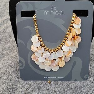 Pearl color necklace